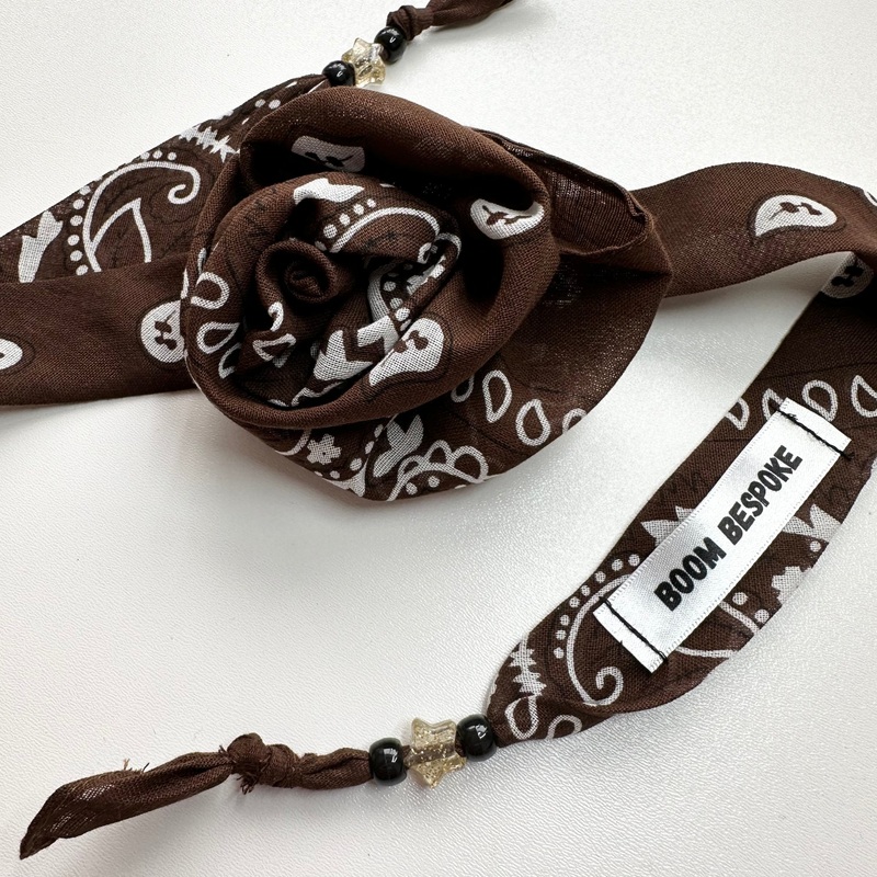 BROWN BANDANA ROSE CHOKER BY